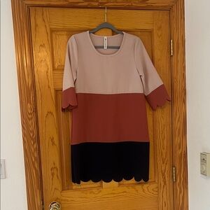 Color Block Scalloped Hem Dress